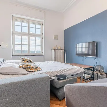 Le De Gaulle Apartment *